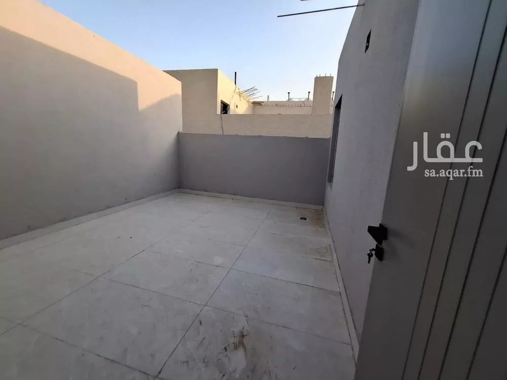 فيلا 5 غرف في بدر 8
