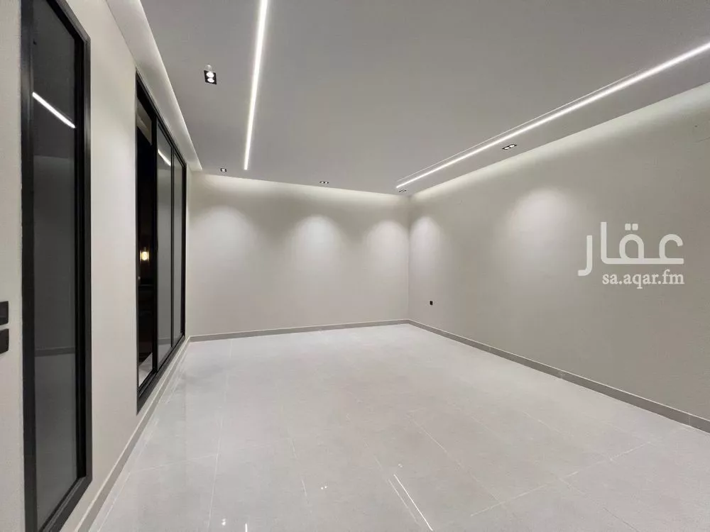 فيلا 5 غرف في الشرق 12