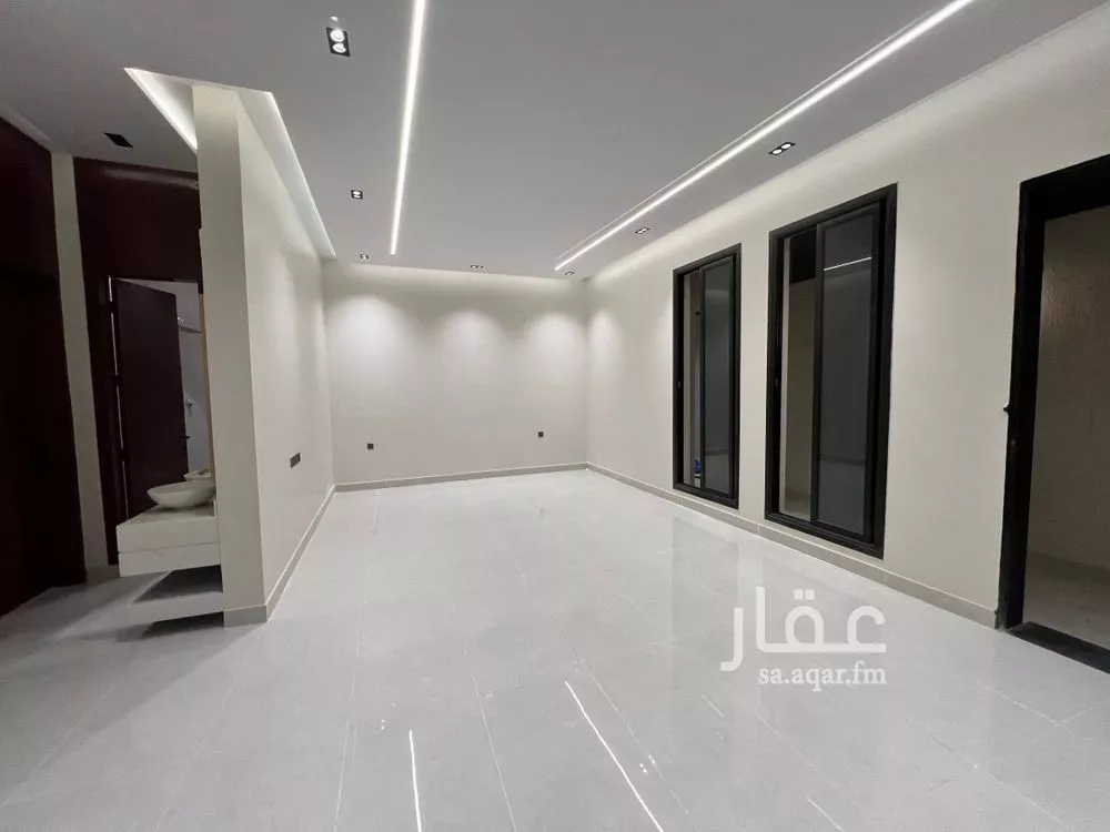 فيلا 5 غرف في الشرق 18
