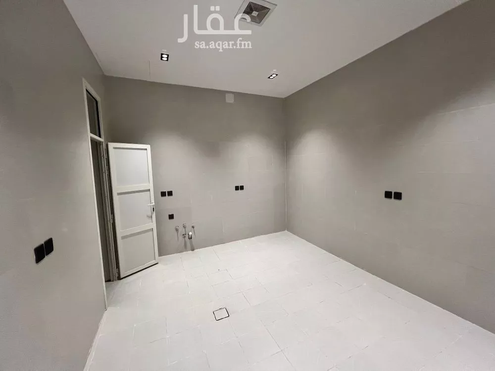 فيلا 5 غرف في الشرق 20