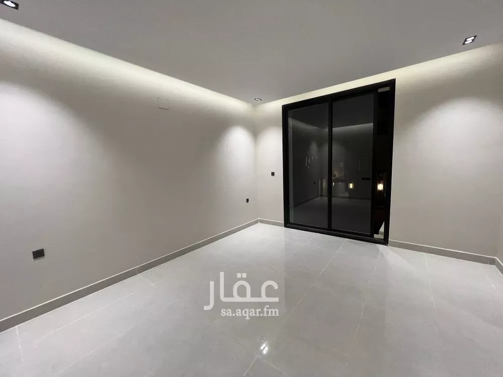 فيلا 5 غرف في الشرق 27