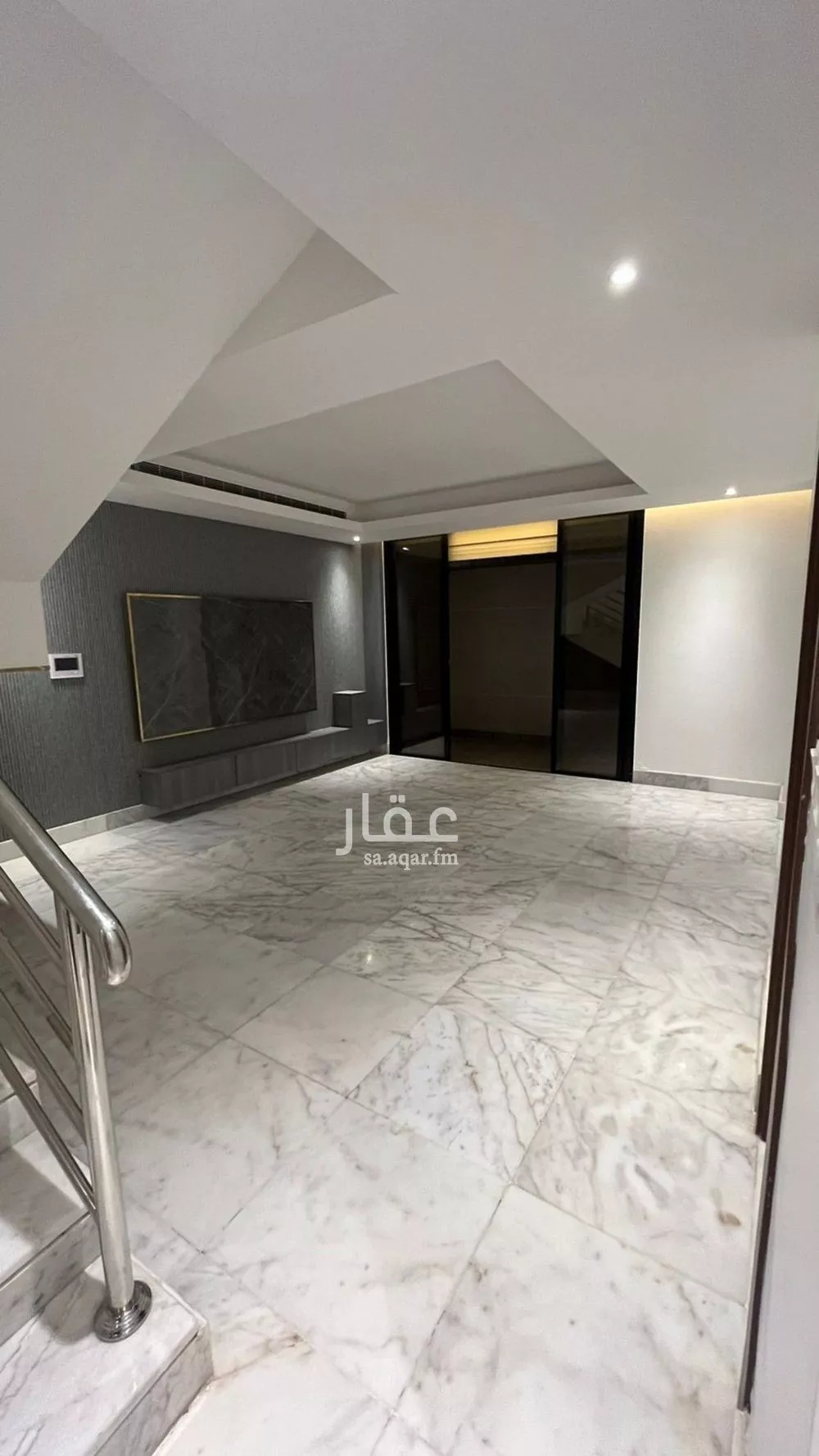 فيلا 4 غرف في العارض 17