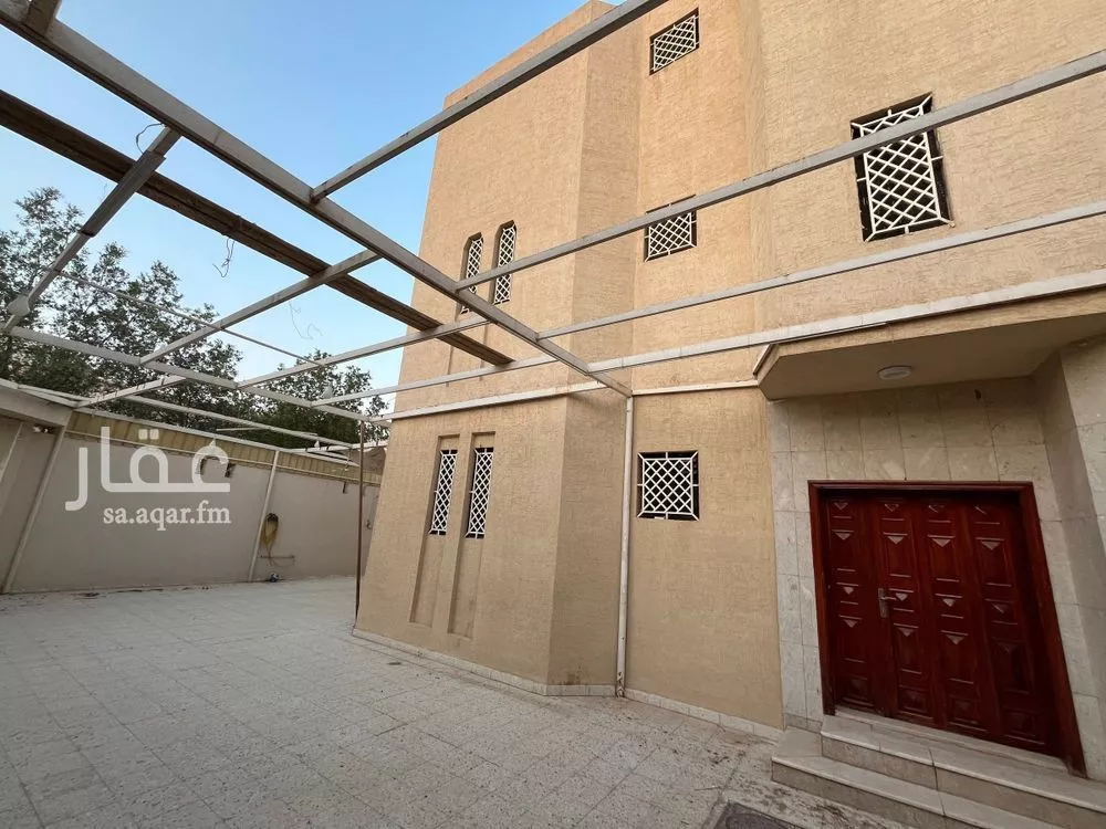 8 bedroom villa in Al Uraija Al Wusta 2