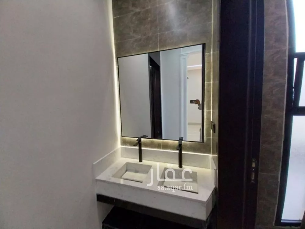5 bedroom villa in Al Uraija Al Gharbiyah 24