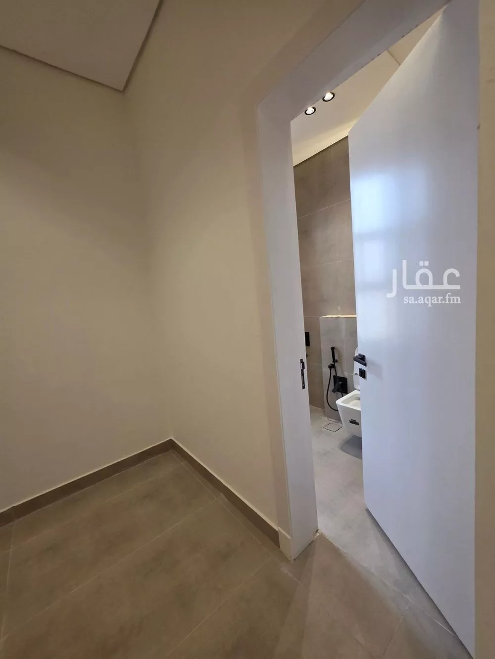 6 bedroom villa in Al Hazm 5