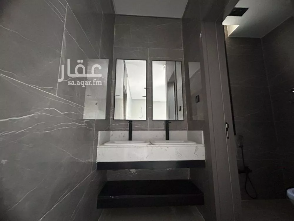 فيلا 5 غرف في العريجاء الغربية 9