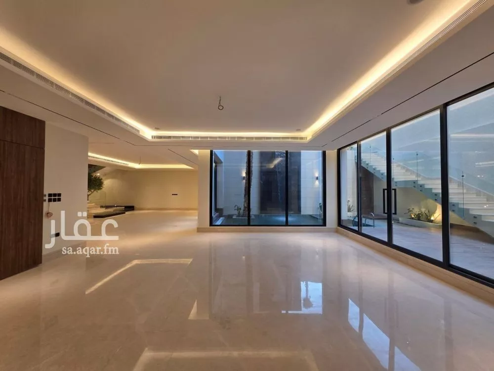 5 bedroom villa in Al Nakheel 4