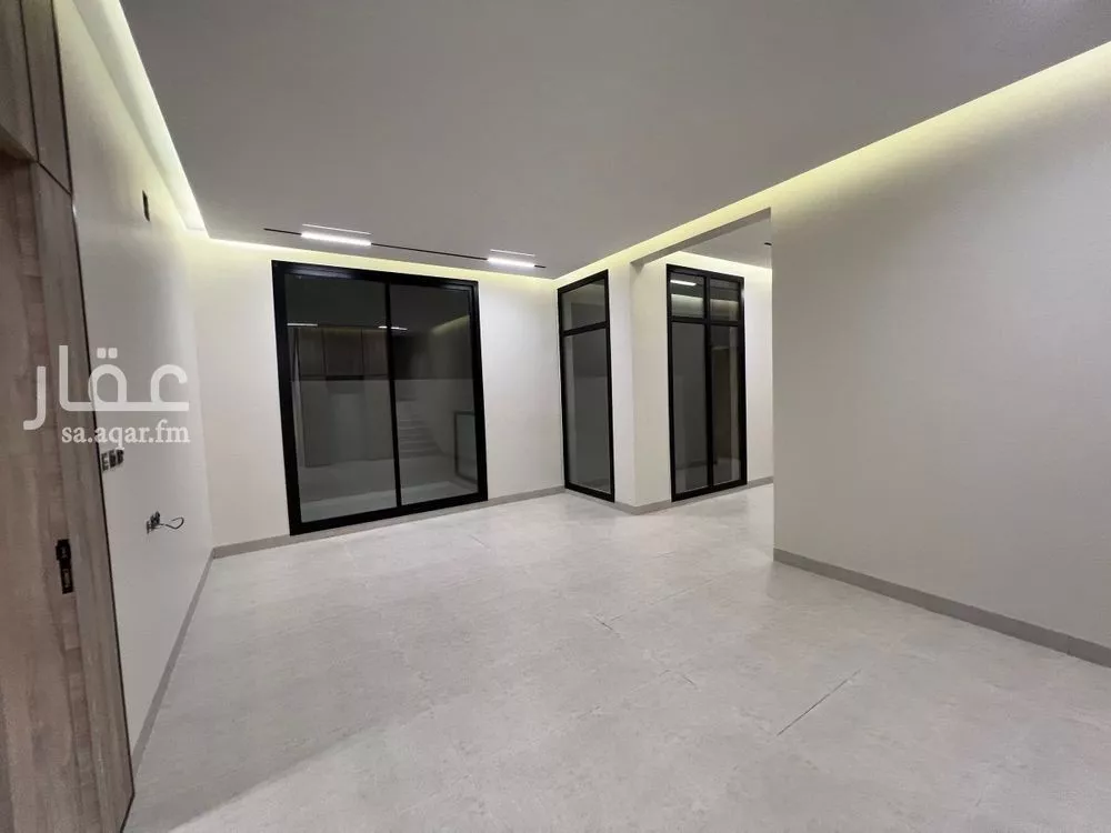 5 bedroom villa in Al Rimal 11