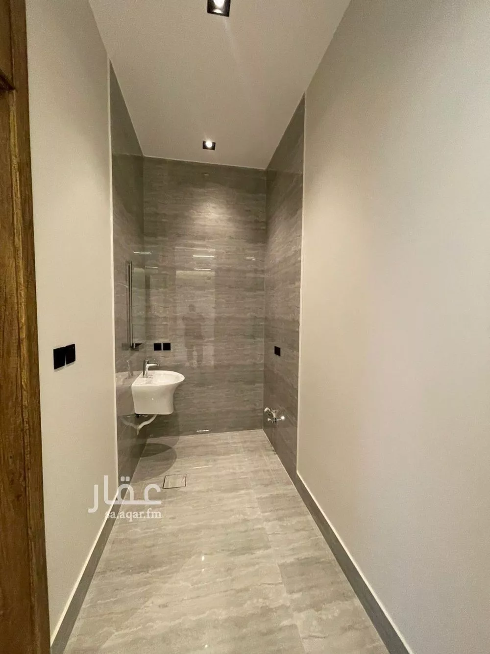 5 bedroom villa in Al Aridh 3