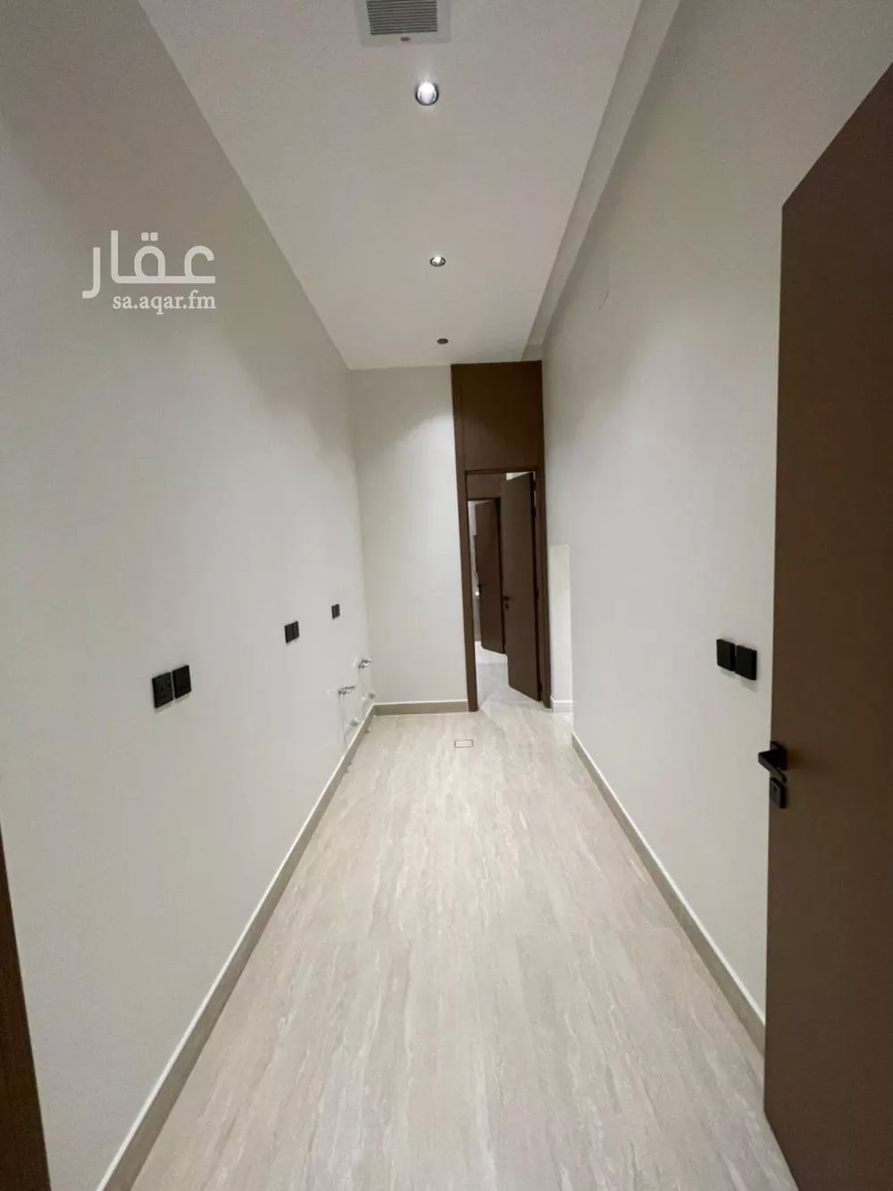فيلا 5 غرف في النرجس 18
