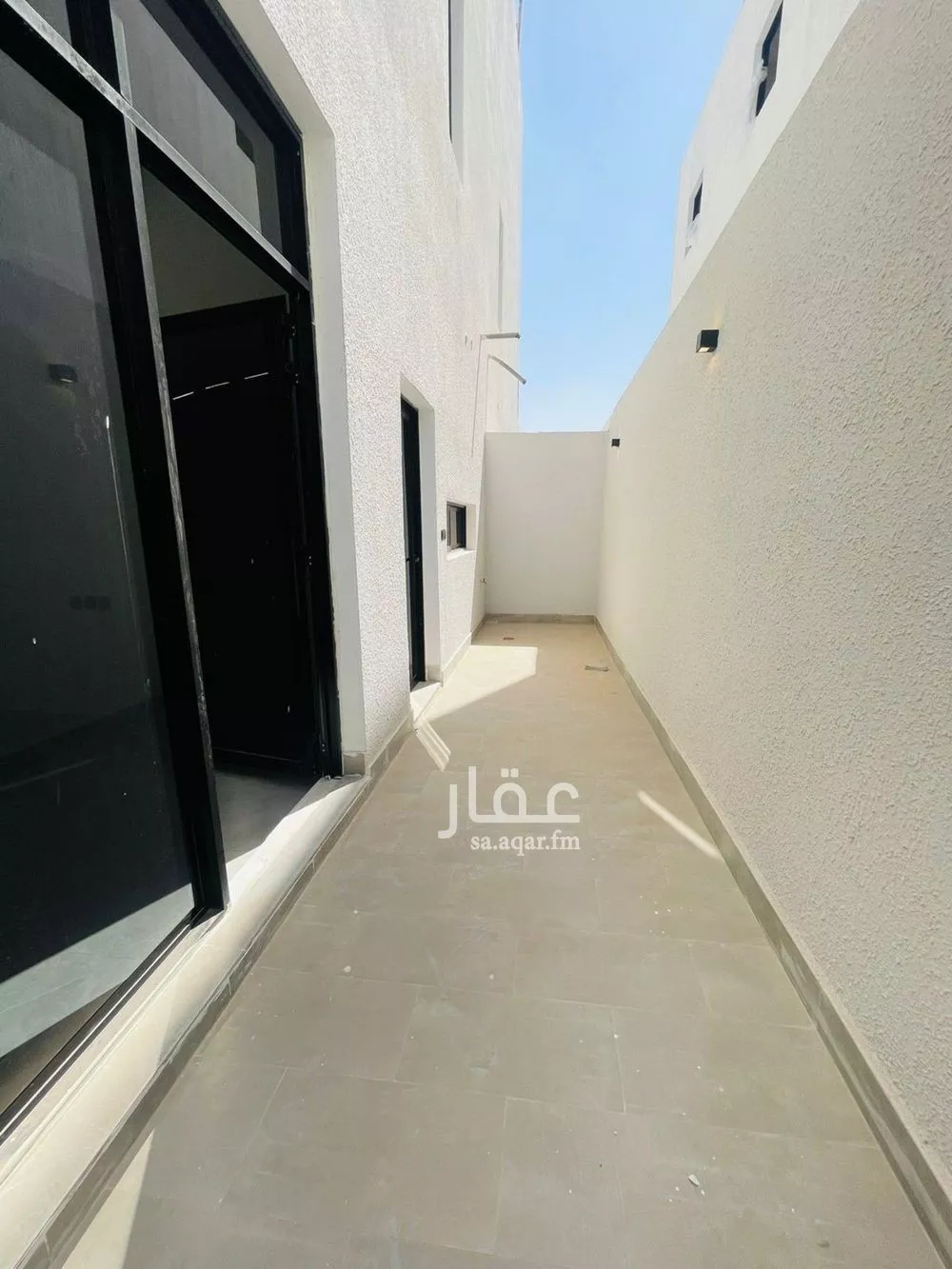 فيلا 6 غرف في الشرق 12