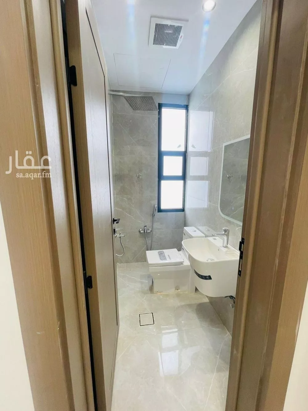 فيلا 6 غرف في الشرق 18