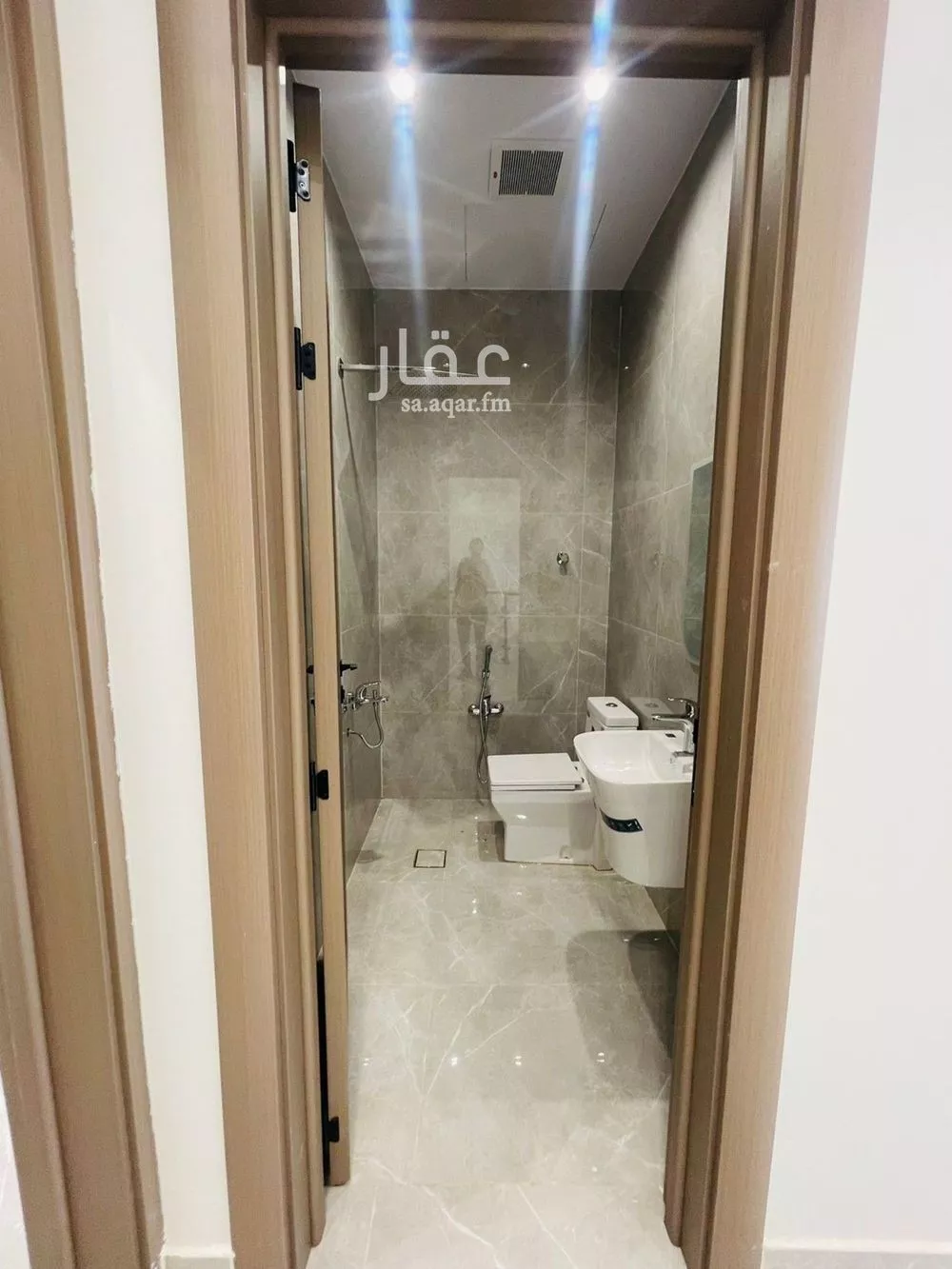 فيلا 6 غرف في الشرق 26