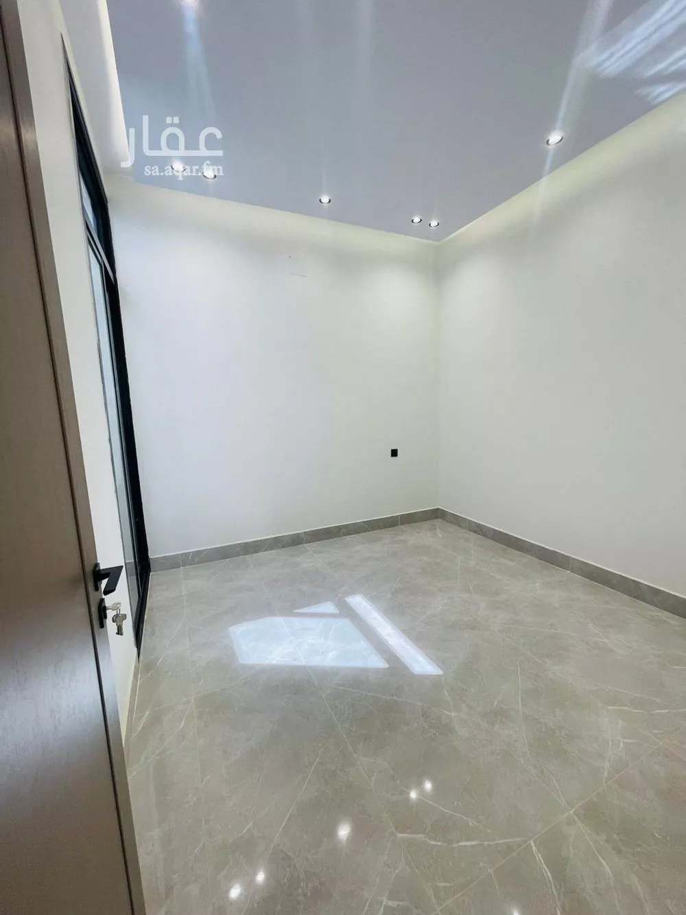 فيلا 6 غرف في الشرق 27
