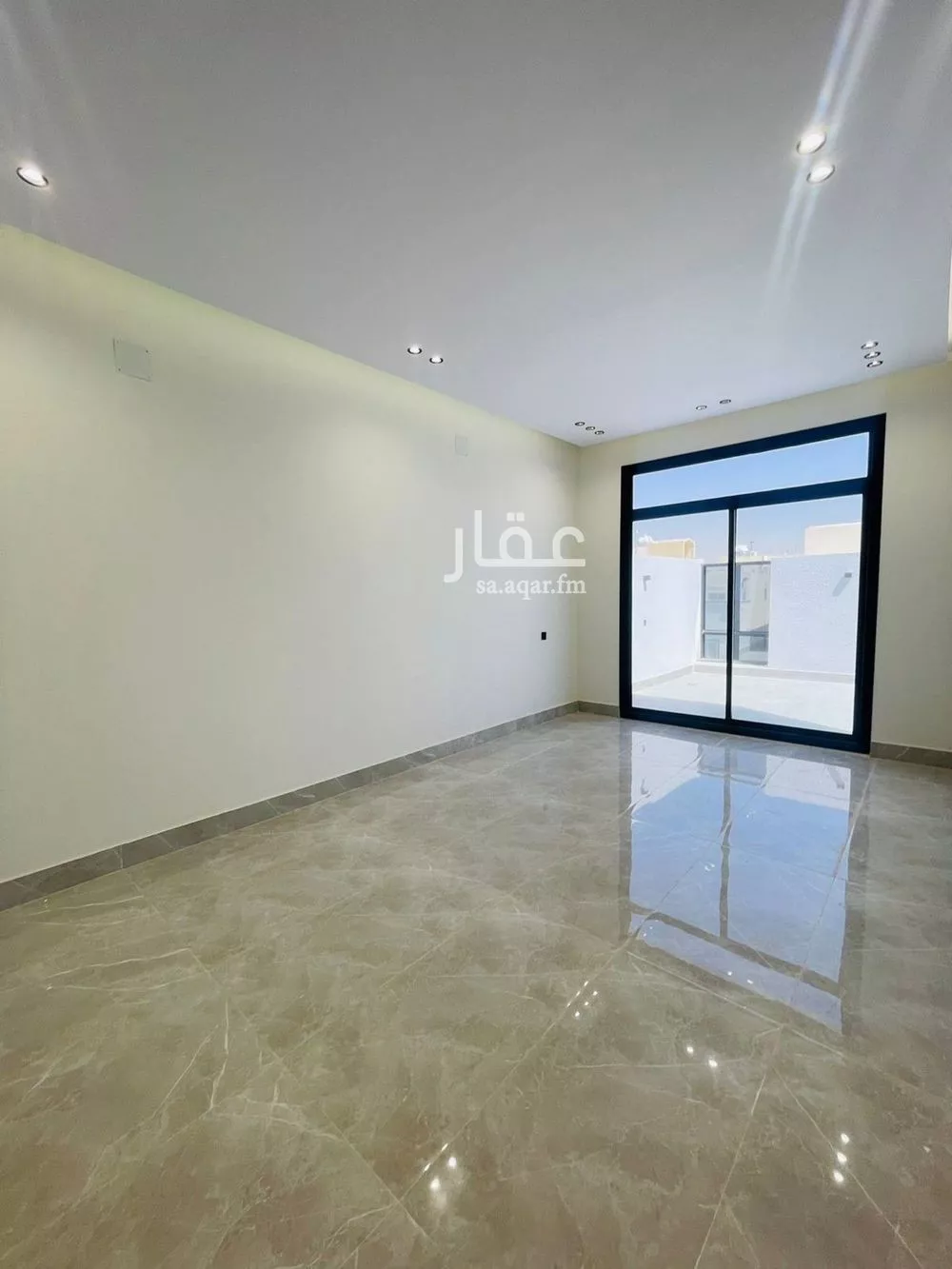 فيلا 6 غرف في الشرق 8