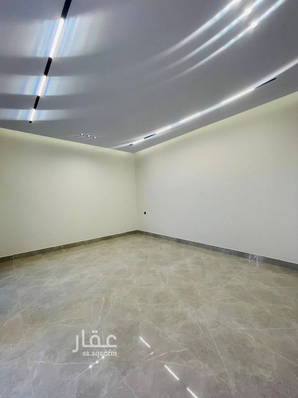 فيلا 6 غرف في الشرق 10