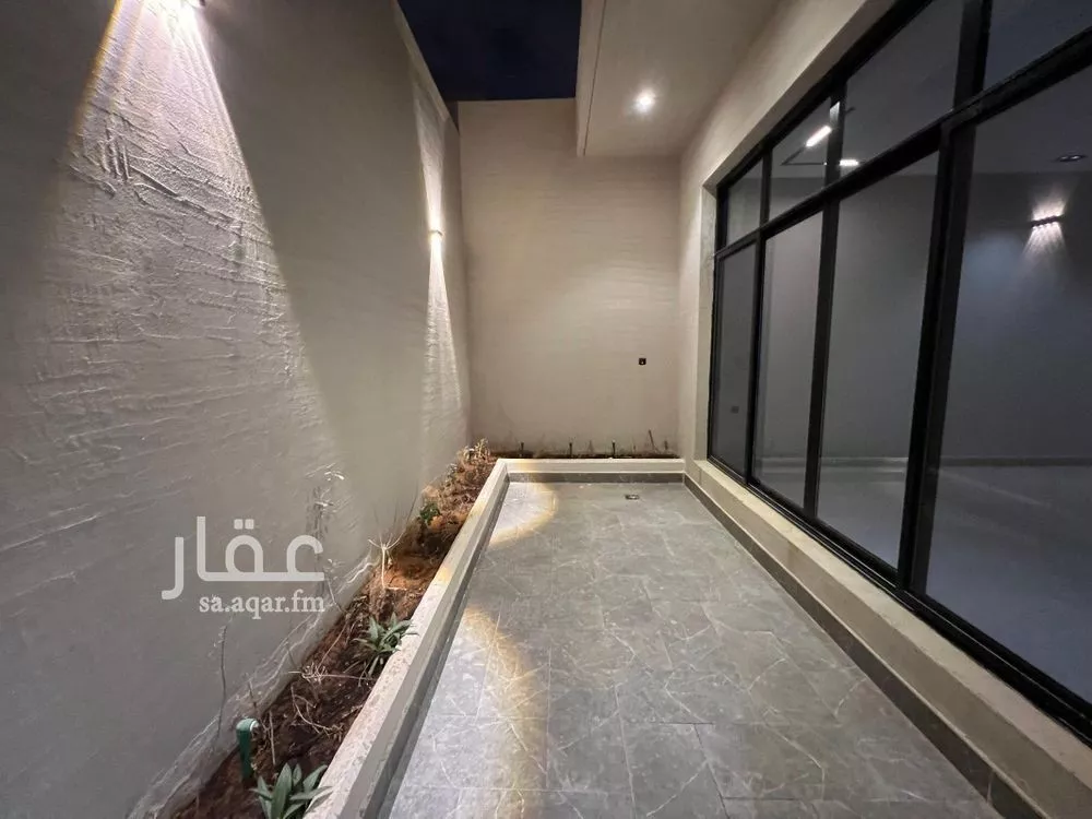فيلا 6 غرف في الشرق 2