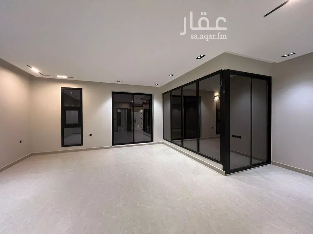 فيلا 6 غرف في الشرق 12