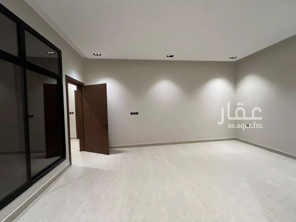 فيلا 6 غرف في الشرق 19
