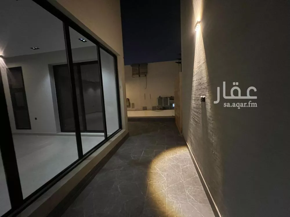 فيلا 6 غرف في الشرق 20