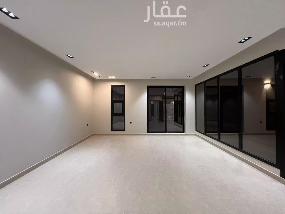 فيلا 6 غرف في الشرق 8
