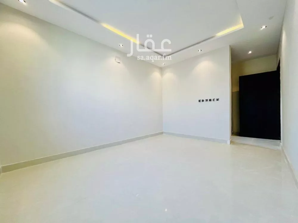 5 bedroom villa in Al Janadriyah 3