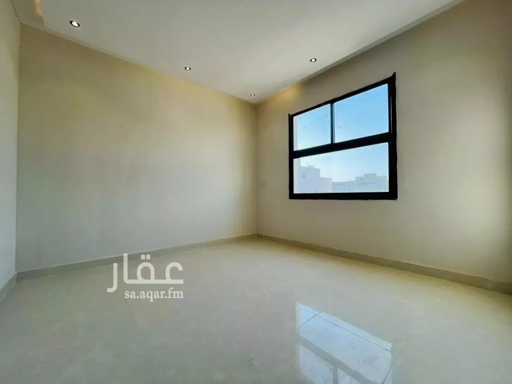 5 bedroom villa in Al Janadriyah 9