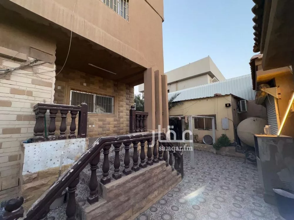 8 bedroom villa in Jarir 7