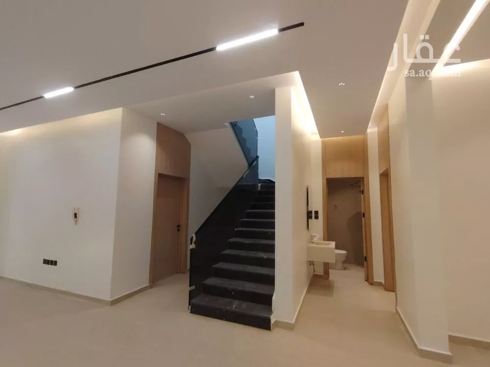 5 bedroom villa in Al Zahrah 8