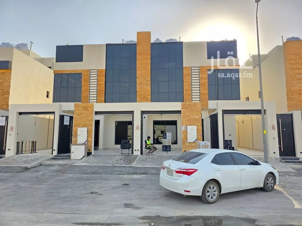 5 bedroom duplex in Okaz 4
