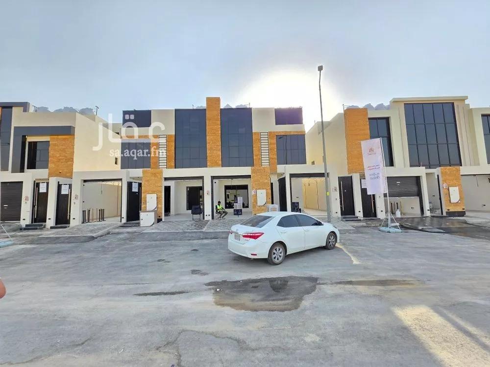 5 bedroom duplex in Okaz 6