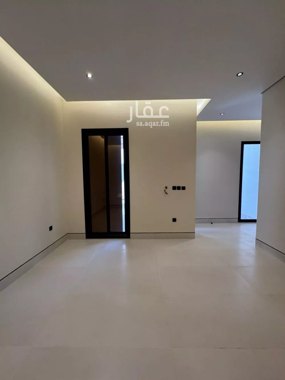 فيلا 5 غرف في العارض 10