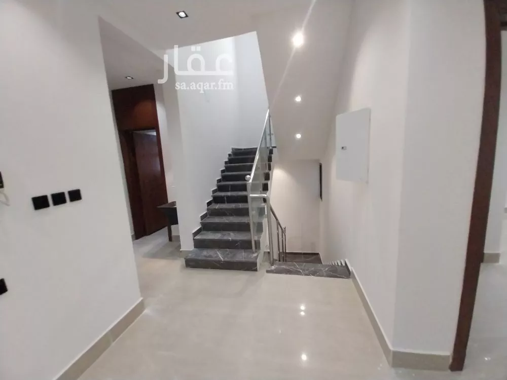 7 bedroom duplex in Tuwaiq 15