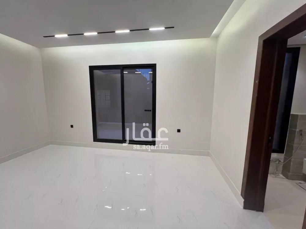 5 bedroom villa in Al Rimal 6