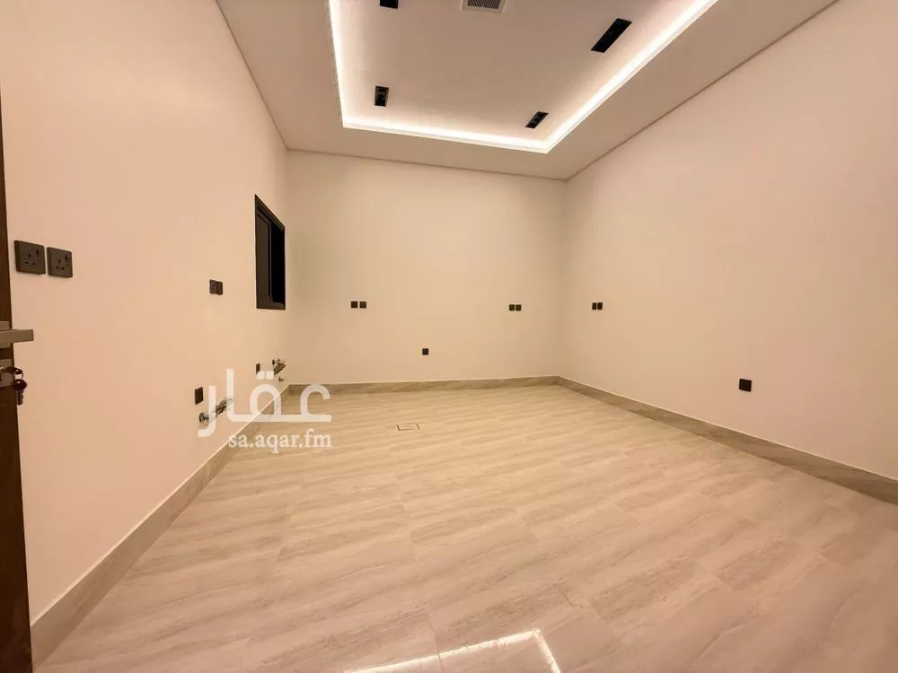 5 bedroom villa in Al Rimal 10