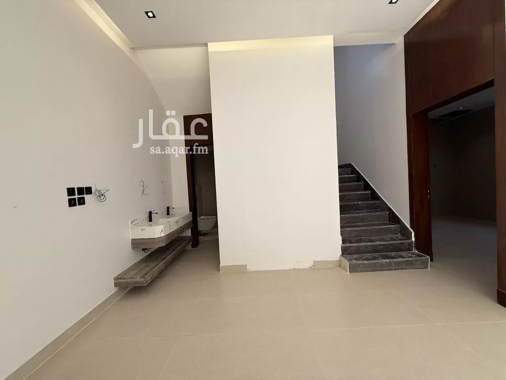 7 bedroom villa in Al Rimal 6