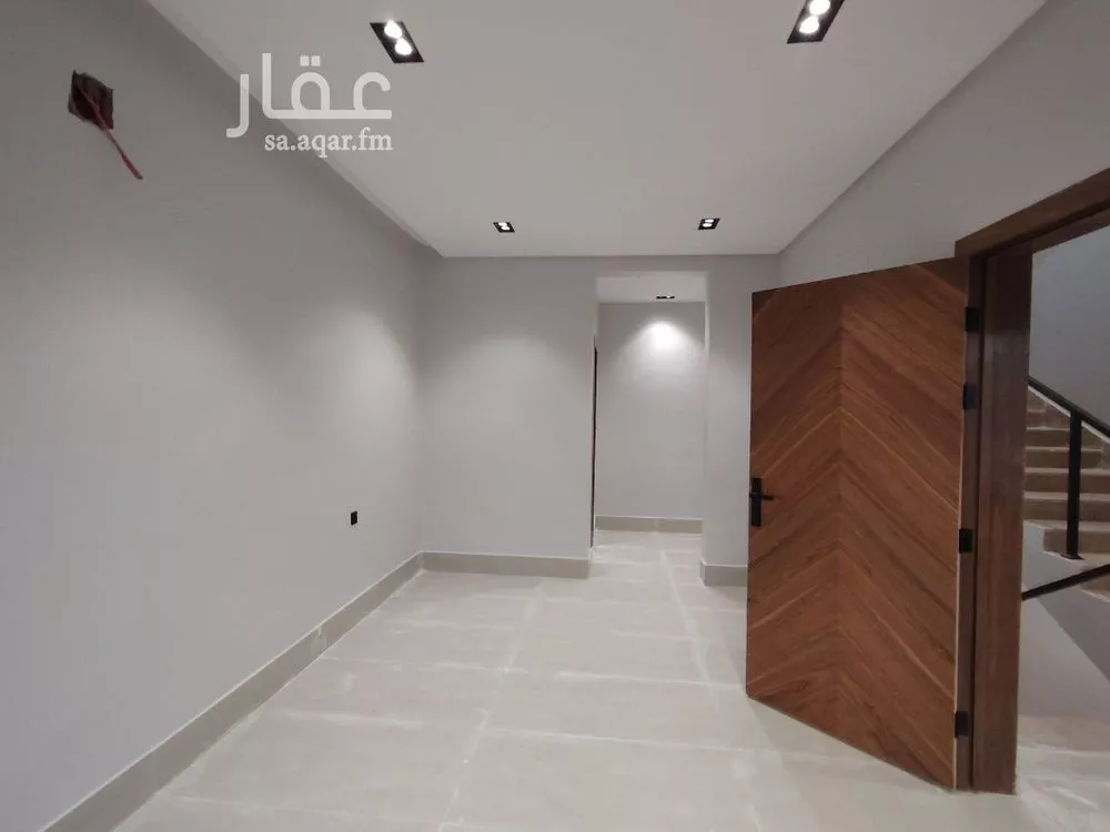 فيلا 5 غرف في عكاظ 5