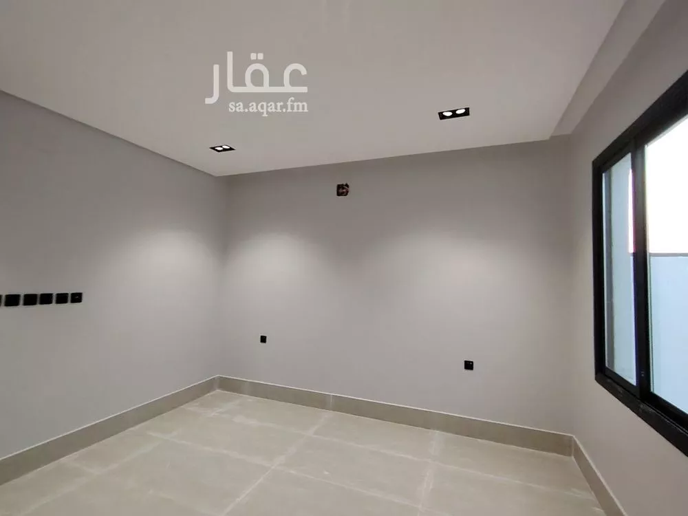 فيلا 5 غرف في عكاظ 7