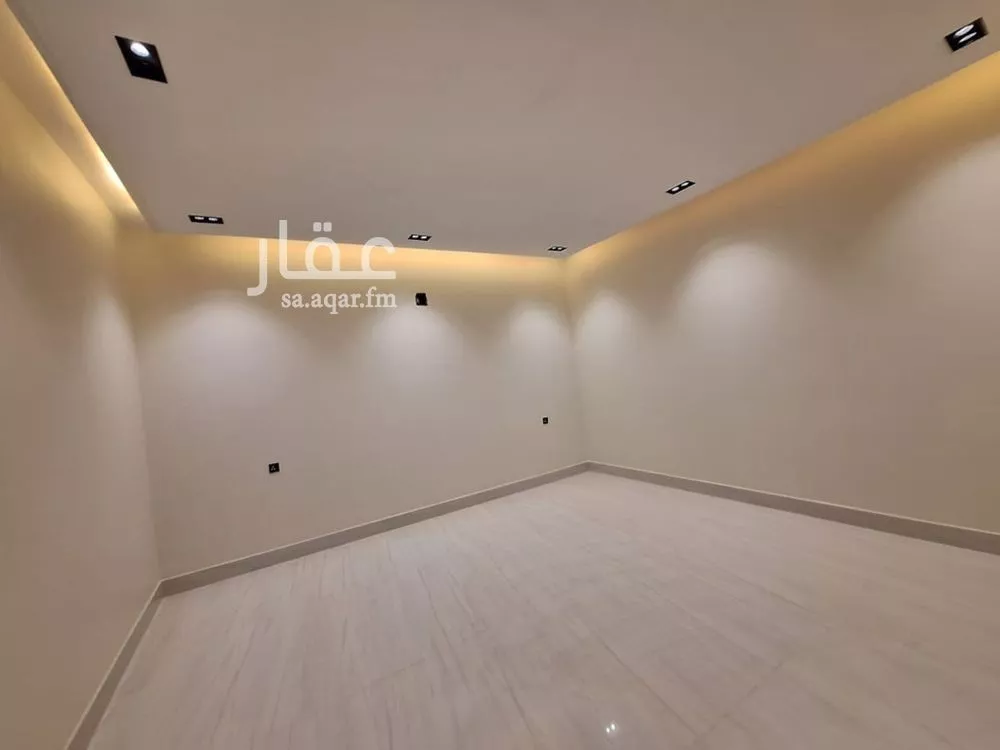 5 bedroom villa in Al Mahdiyyah 4