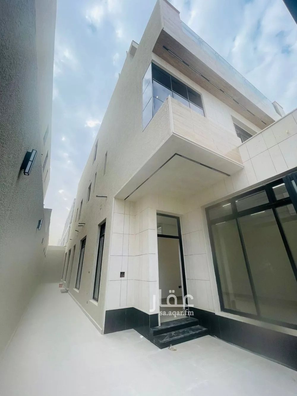 4 bedroom villa in Al Maizilah 5