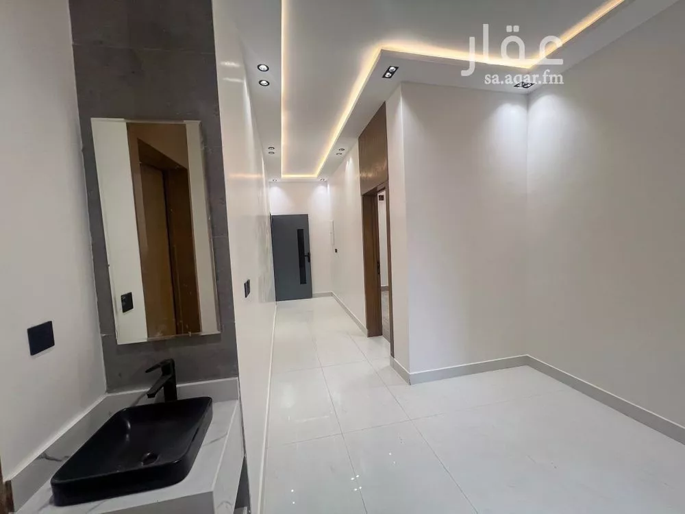 4 bedroom villa in Al Janadriyah 14