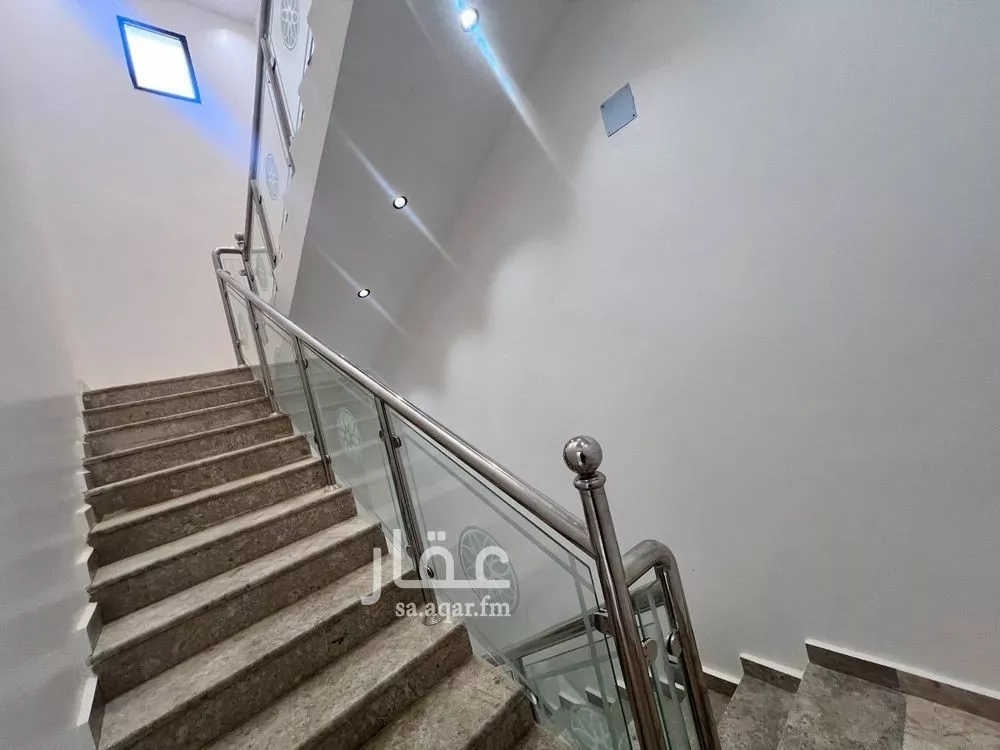 4 bedroom villa in Al Janadriyah 16