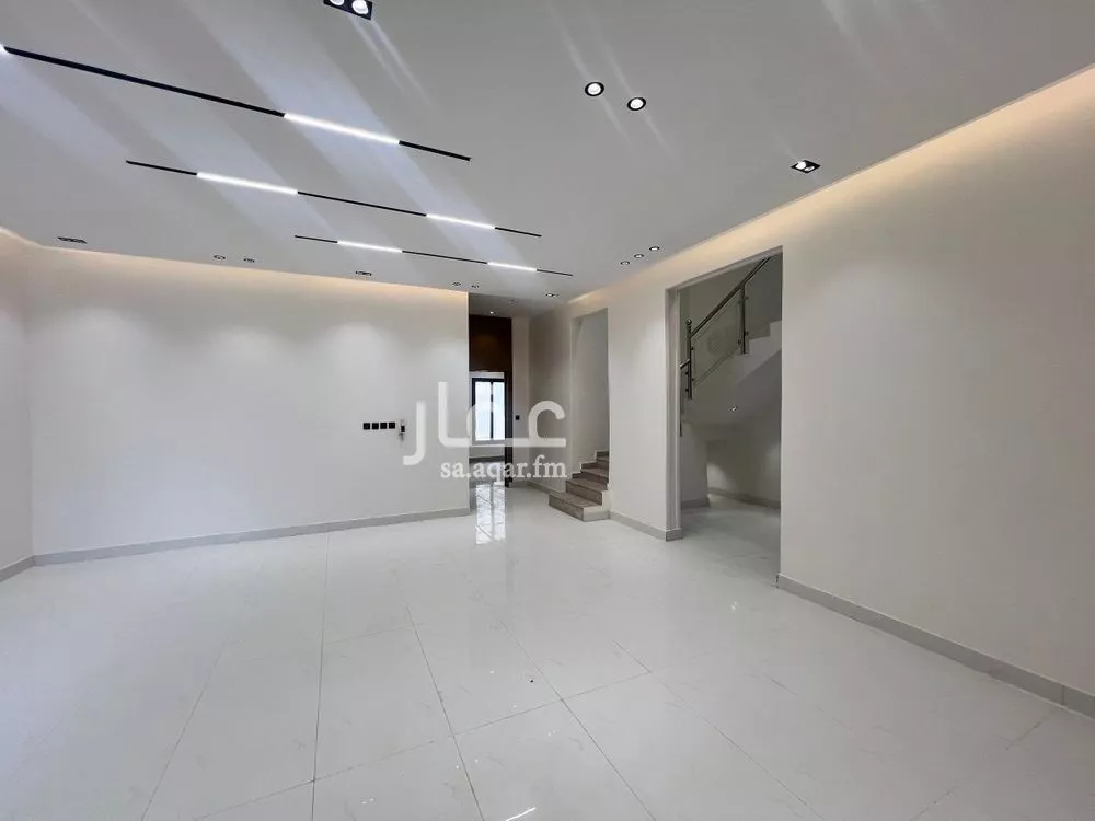4 bedroom villa in Al Janadriyah 8