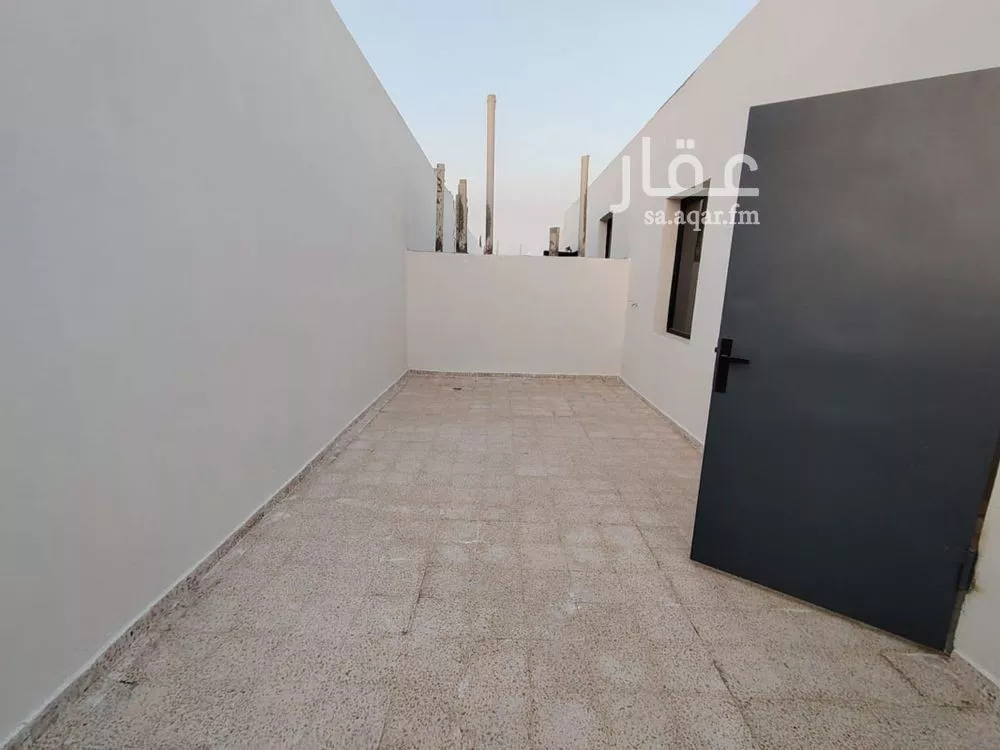 فيلا 5 غرف في عكاظ 9