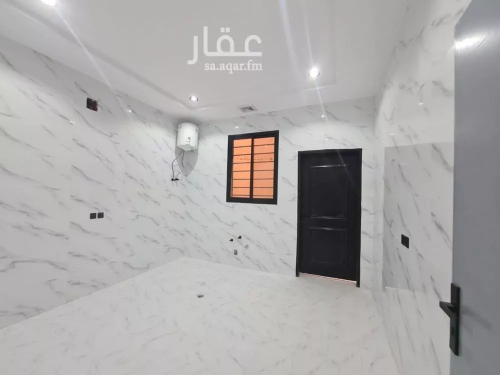 5 bedroom villa in Badr 7