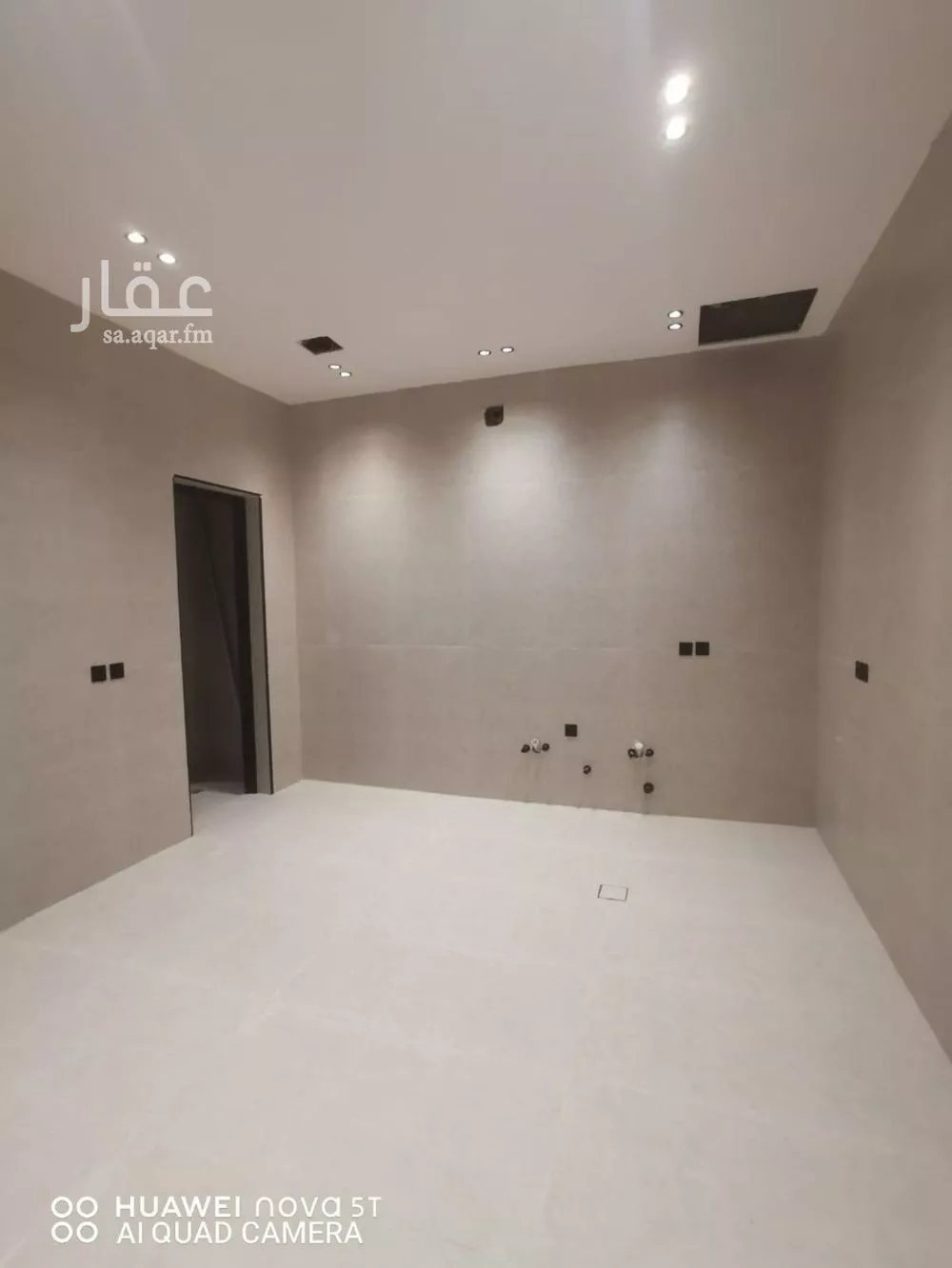 4 bedroom villa in Al Janadriyah 9