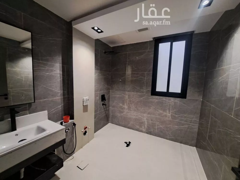 فيلا 6 غرف في العريجاء الغربية 11