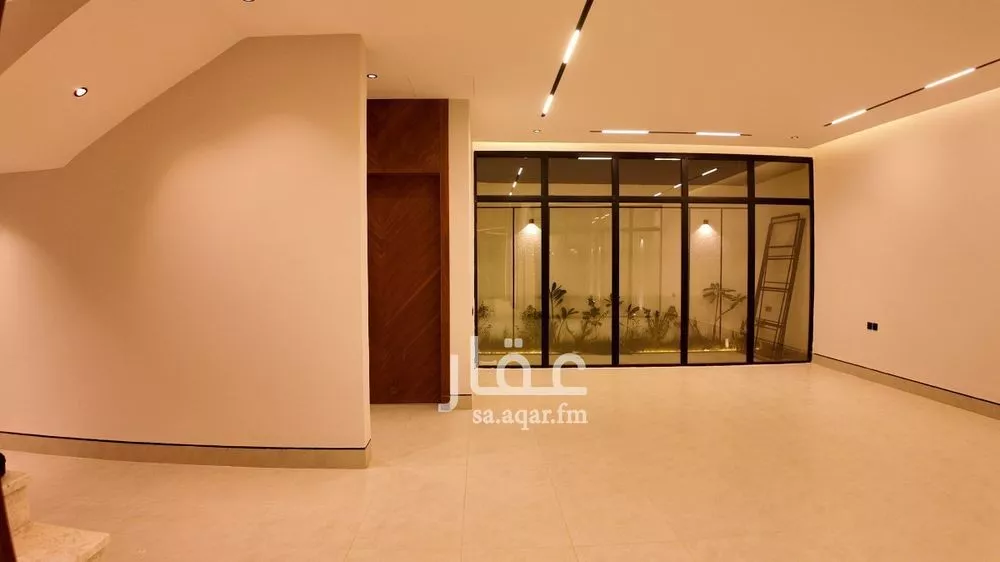 5 bedroom villa in Al Mahdiyyah 6