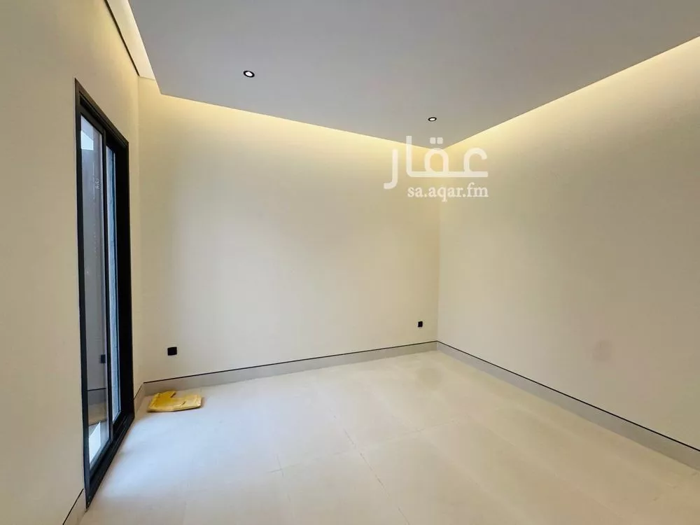 فيلا 4 غرف في العارض 18