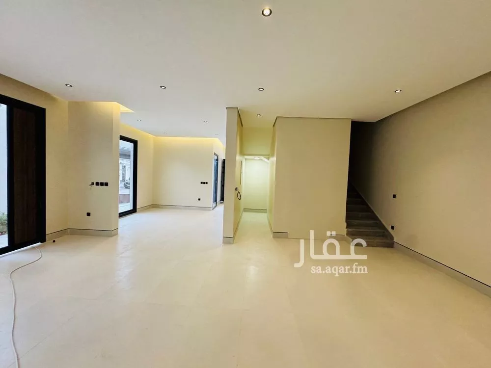فيلا 4 غرف في العارض 6